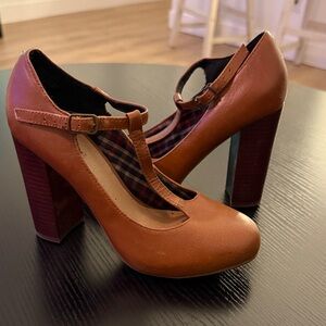 Crown Vintage-  Tan T-Strap Heels
